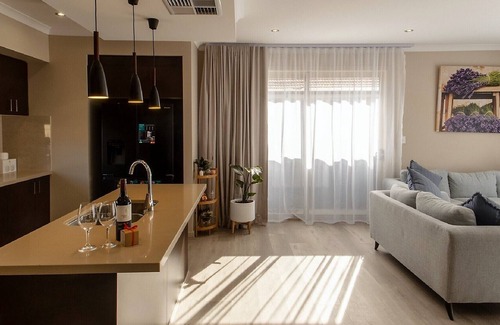 Prospect House | Terrific Prospect 'Beau Of The City' : CBD Proximity for a Perfect Stay