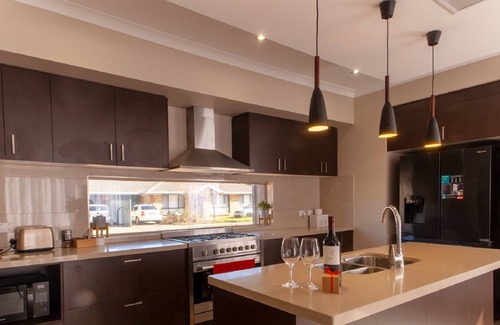 Prospect House | Terrific Prospect 'Beau Of The City' : CBD Proximity for a Perfect Stay