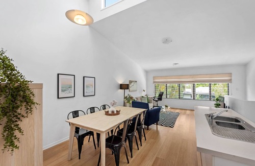 Morningside House | Terrific Townhouse! 2Bed/2Bath/1Car ~ Morningside