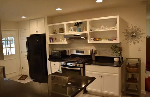 Lilburn House | Terry by the Trail Bungalow- 30 + Day rental with utilities and internet