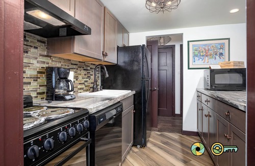 Mount Jackson Condo | Tesla Lodge (#202) | Renovated comfort with walk-out convenience!