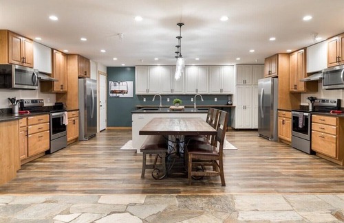 Leigh Creek Estates House | Teton Crest Lodge Sleeps 24 Ideal Reunion Spot