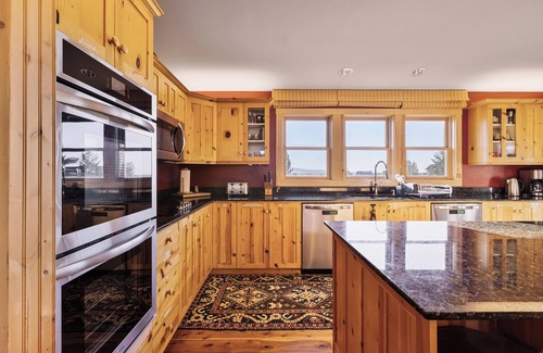 Hastings Farm House | Teton View Lodge- Spacious, Peaceful, Stunning View. Hot Tub/Sauna/Steam Shower