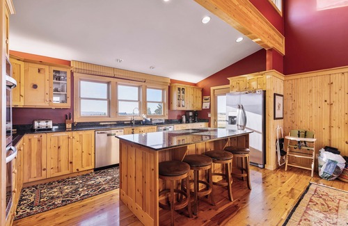 Hastings Farm House | Teton View Lodge- Spacious, Peaceful, Stunning View. Hot Tub/Sauna/Steam Shower