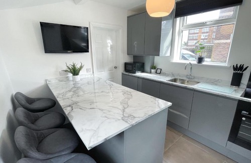 Tettenhall House | Tettenhall Village Townhouse