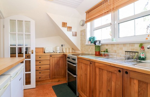 Jedburgh Cottage | TEVIOT VIEW COTTAGE, pet friendly, with a garden in Ancrum