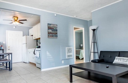 Townsite House | Texas · Cozy spot in middle of DT Water St. Henderson