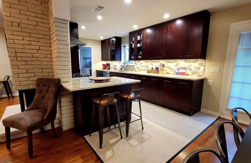 White Rock Hills House | Texas Experience Near Downtown