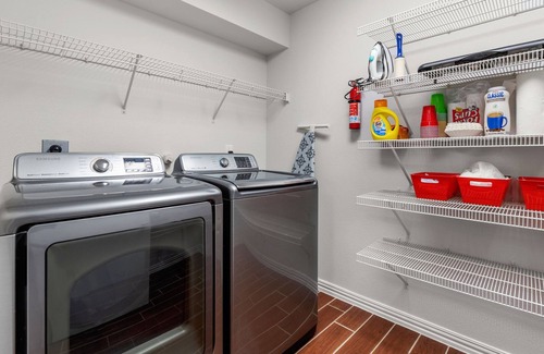 West San Antonio House | Texas Two Step - welcoming getaway at the steps of Sea World, near BMT!