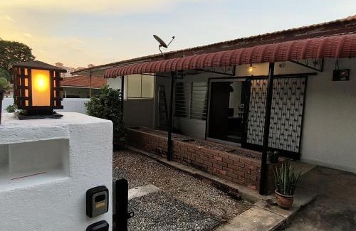 Tanjung Bungah Apartment | TG103a Pet Friendly 15pax, near beach side