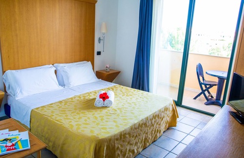 Isola di Capo Rizzuto Hotel | TH Le Castella - Baia degli Dei Village