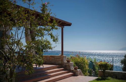 Pangaio House | Thalassa Beach front villa - infinite sea view