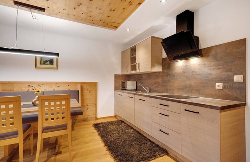 Verano Apartment | Thalerhof Apartment Christoph with Wi-Fi, Balcony & Garden