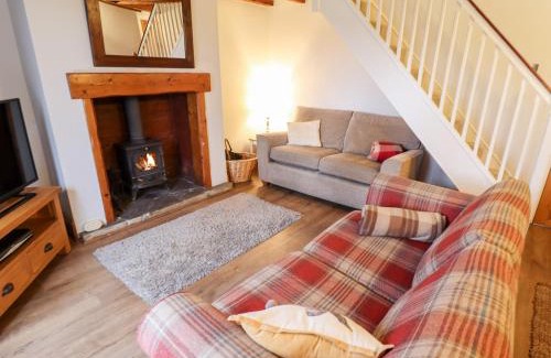 Roos House | Thames Cottage