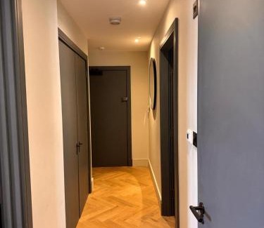 Thames Ditton Apartment | Thames Ditton Apt - Sleeps 6 - Garden & Bbq