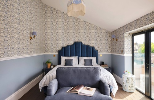 Wraysbury Bed & Breakfast | Thames Mansion - River View