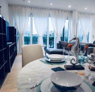 Sands End Apartment | Thames riverside apartment in London