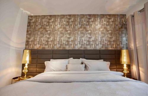 Sands End Apartment | Thames riverside apartment in London