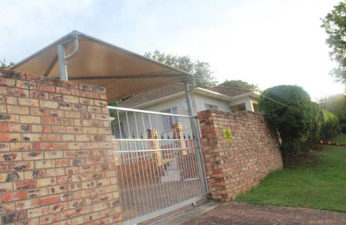 Grahamstown House | Thami residence - Self catering