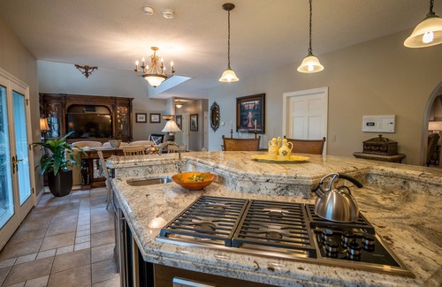 Carbondale House | Thanksgiving Dates Open for the First Time in Years!