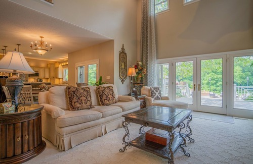 Carbondale House | Thanksgiving Dates Open for the First Time in Years!