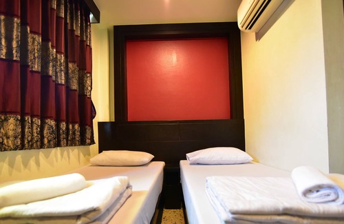 Phra Athit Hotel | Thara House