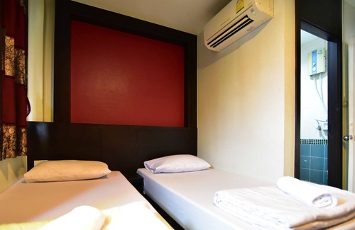 Phra Athit Hotel | Thara House