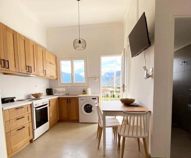 Leonidio Apartment | Thassa Beach Apartment No6 (with mountain view)