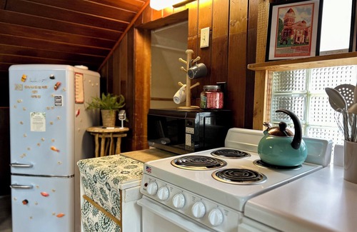 Chesterton Apartment | That 70’s Loft!- Peace, Love and A Funky Stay!