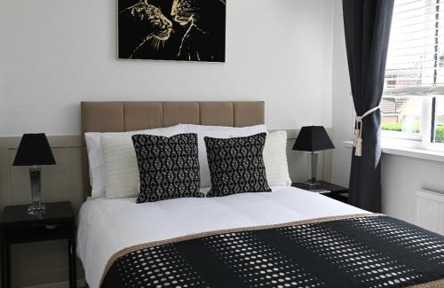 Sandbach House | That's Amore House 3 bedroom house with parking walking distance to Sandbach town