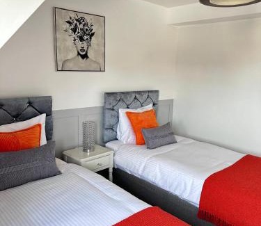 Sandbach House | That's Amore House 3 bedroom house with parking walking distance to Sandbach town