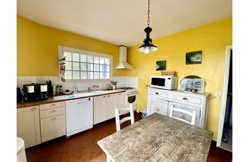 Le Croisic Villa | Thatched cottage facing the wild coast...