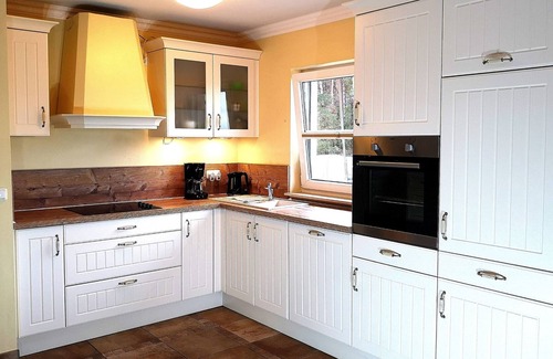 Juliusruh House | Thatched cottage, Ruegen, 5 stars, fireplace, view over the water, 3 bedrooms