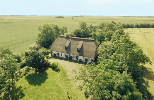 Osterhever House | Thatched house in idyllic location with terrace + garden (80sqm/maisonette)