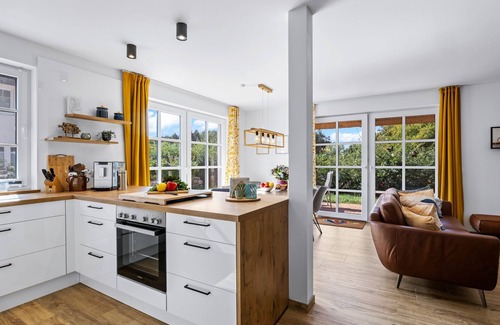 Am Salzhaff House | Thatched house XL with 4 bedrooms, fireplace and garden - Dünenrose and Tuttelduuv