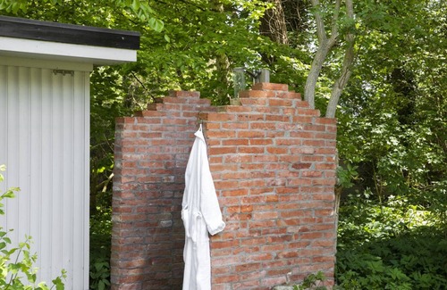 Manhagen Apartment | Thatched roof house with proximity to the Baltic Sea, outdoor sauna, playground & large garden