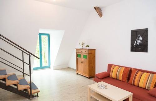 Muritz House | Thatched stone barn, family-friendly, quiet location,