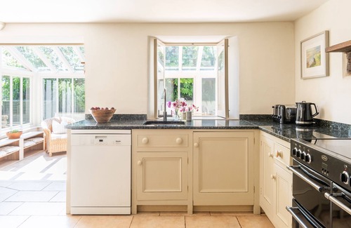 Thurlestone Cottage | Thatchways - a house that sleeps 7 guests in 4 bedrooms