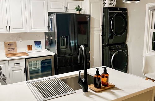 Coquina Key Condo | Thaw out your toes and watch the dolphins play at Winterfarm Southeast!