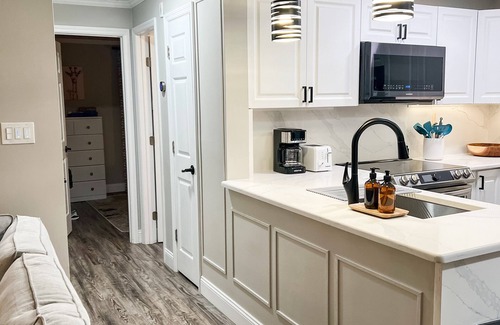 Coquina Key Condo | Thaw out your toes and watch the dolphins play at Winterfarm Southeast!