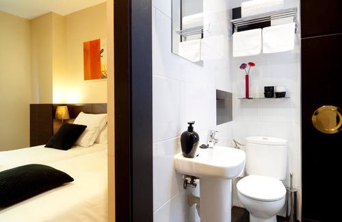 Embajadores Hotel | THC Tirso Molina Hostel