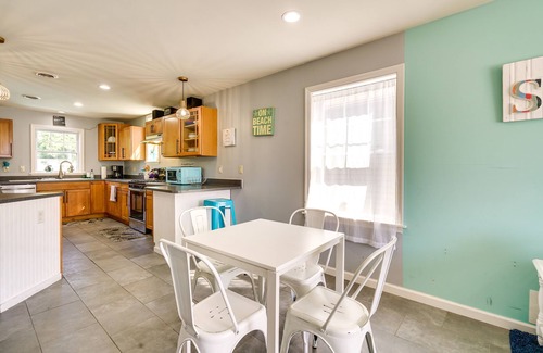 Lake Como House | ‘The 1818’ Home w/Porch & Grill - 1 Mi to Beach!