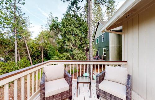 Groveland House | The 19th Hole