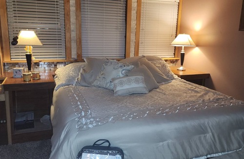 Niles Bed & Breakfast | The 3R - Rest, Relaxation & Rejuvenation in over 15,000 sq ft can sleep up tp 45