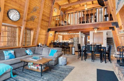 Summit Estates House | The 99 Pines Walk to Snow Summit Hot Tub