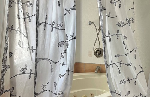 Albuquerque House | The ABQ Arch Hotel: Great views, dog friendly, secure garage, Southwestern style