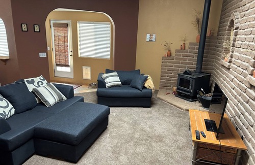 Albuquerque House | The ABQ Arch Hotel: Great views, dog friendly, secure garage, Southwestern style