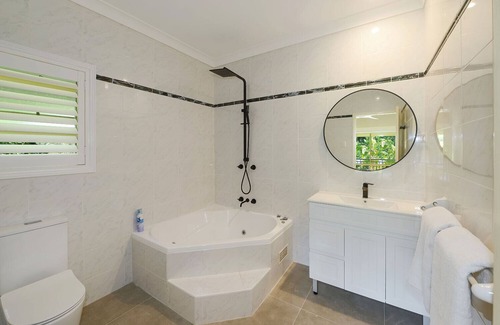 Picketts Valley House | The Acreage Boutique Guesthouse