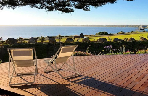 Goolwa House | The Admiral Riverside - Waterfront Accommodation in Goolwa Township