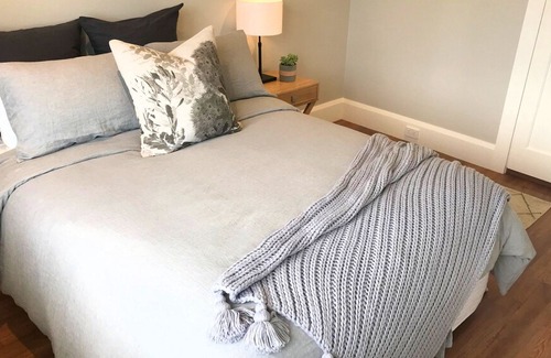 Goolwa House | The Admiral Riverside - Waterfront Accommodation in Goolwa Township